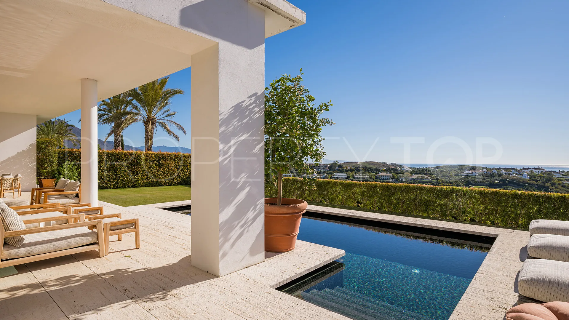Buy apartment with 3 bedrooms in Finca Cortesin