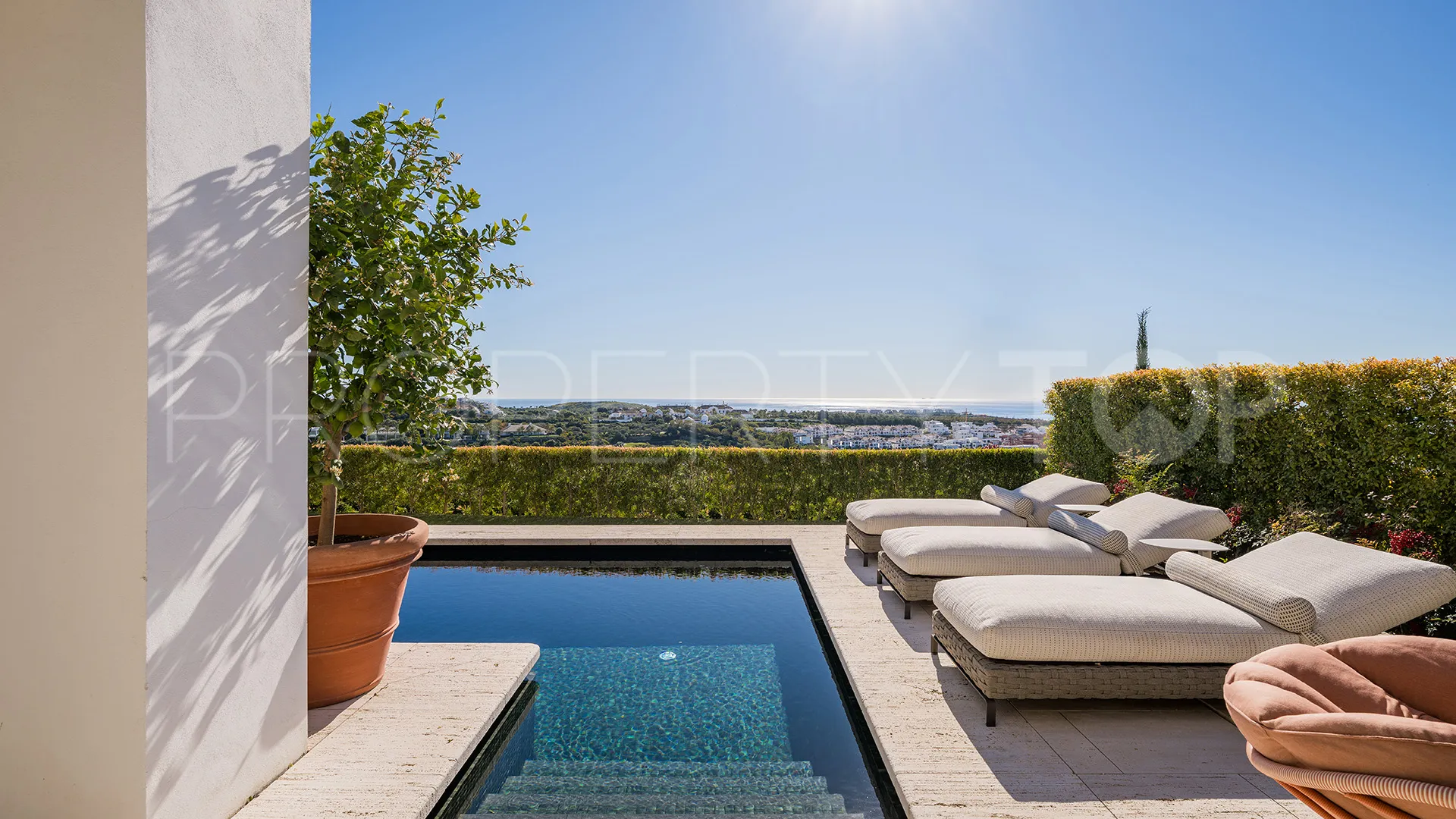 Buy apartment with 3 bedrooms in Finca Cortesin