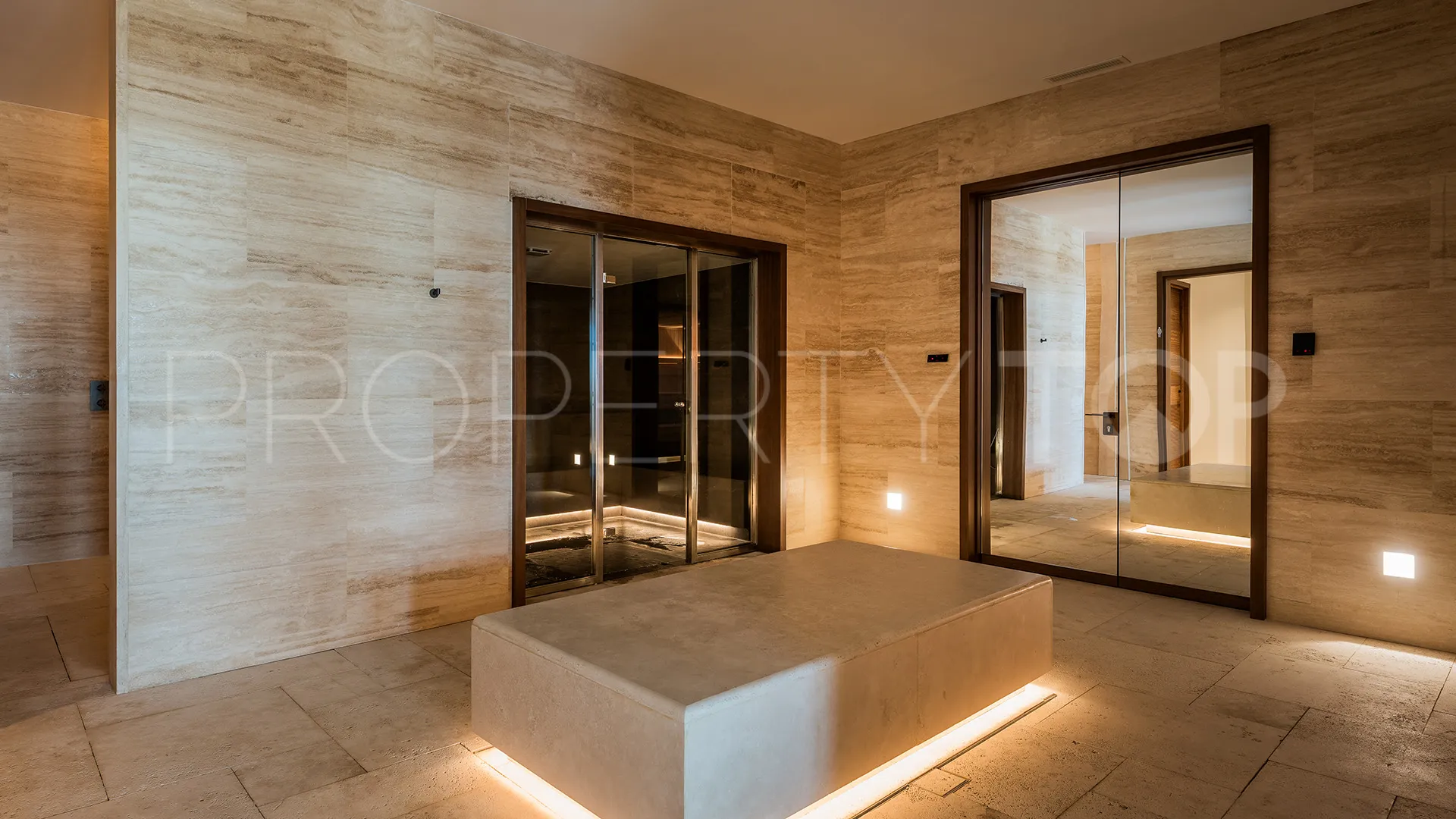 Buy apartment with 3 bedrooms in Finca Cortesin