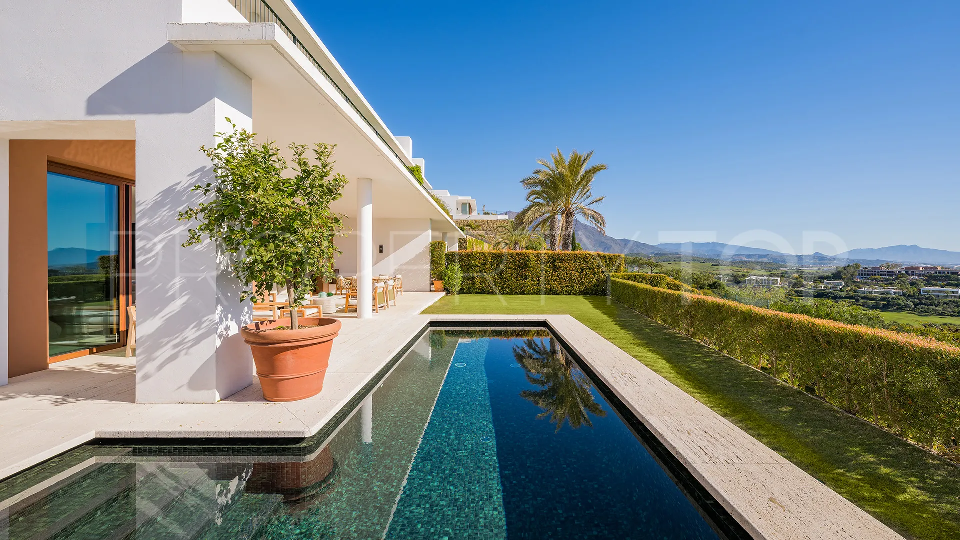 Buy apartment with 3 bedrooms in Finca Cortesin