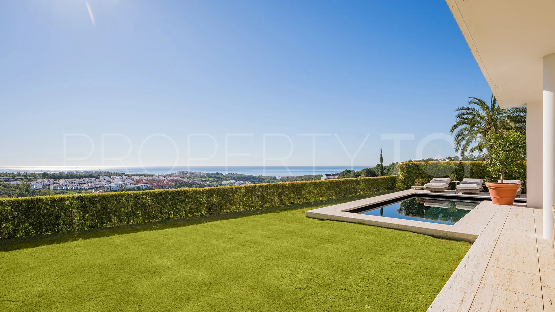 Buy apartment with 3 bedrooms in Finca Cortesin