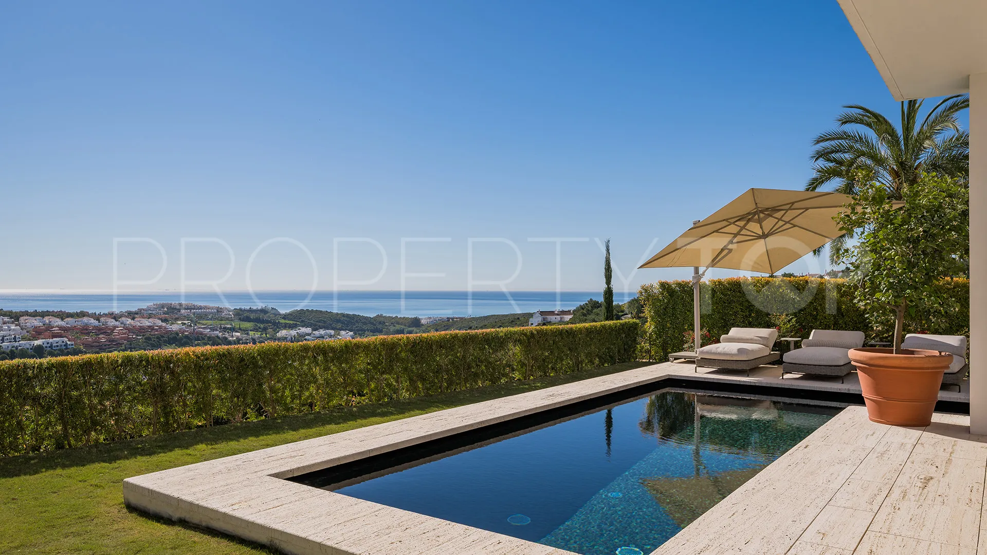 Buy apartment with 3 bedrooms in Finca Cortesin