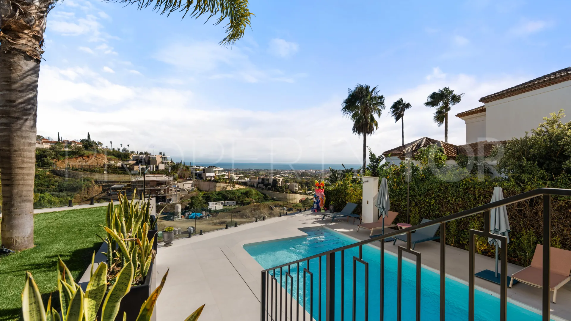Villa with 5 bedrooms for sale in Monte Halcones