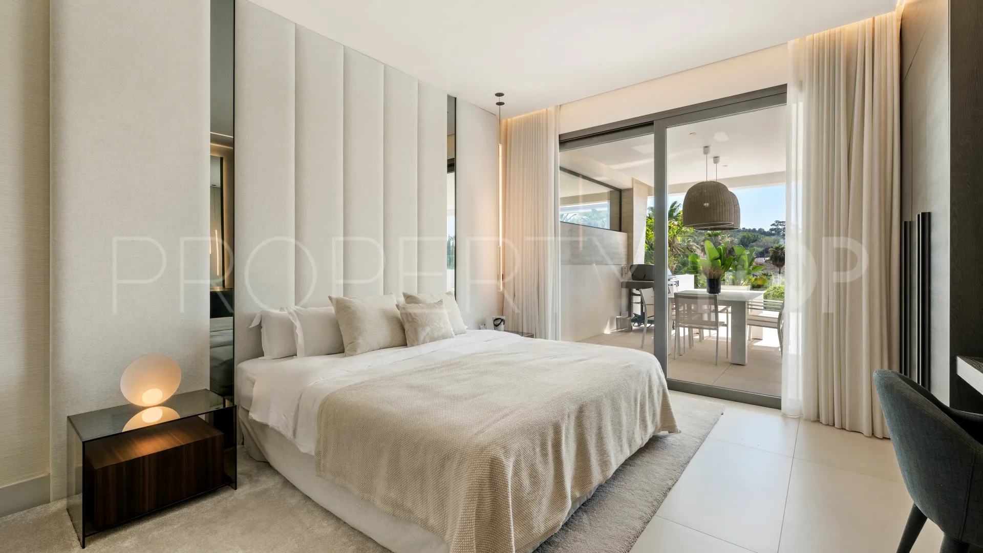 Duplex planta baja en venta de 4 dormitorios en Epic Marbella
