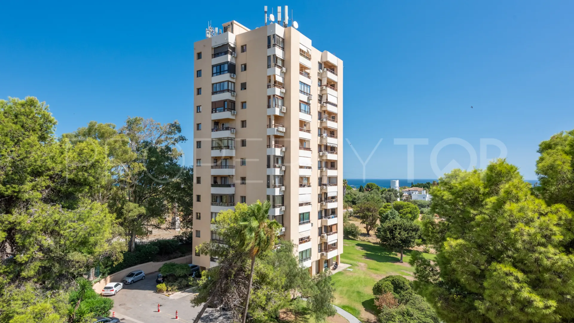 Apartamento en venta en Torres de Aloha de 2 dormitorios