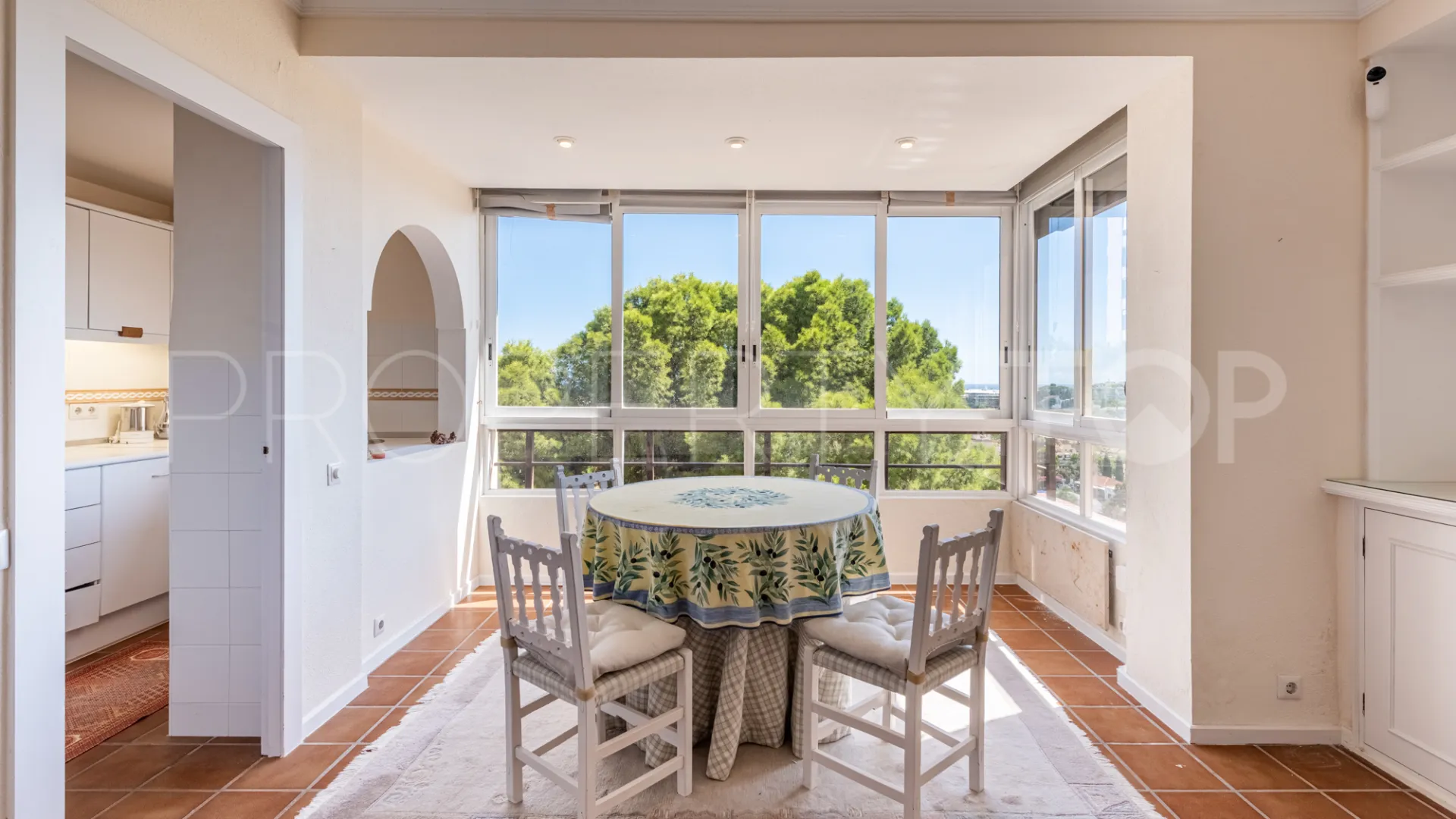 Apartamento en venta en Torres de Aloha de 2 dormitorios