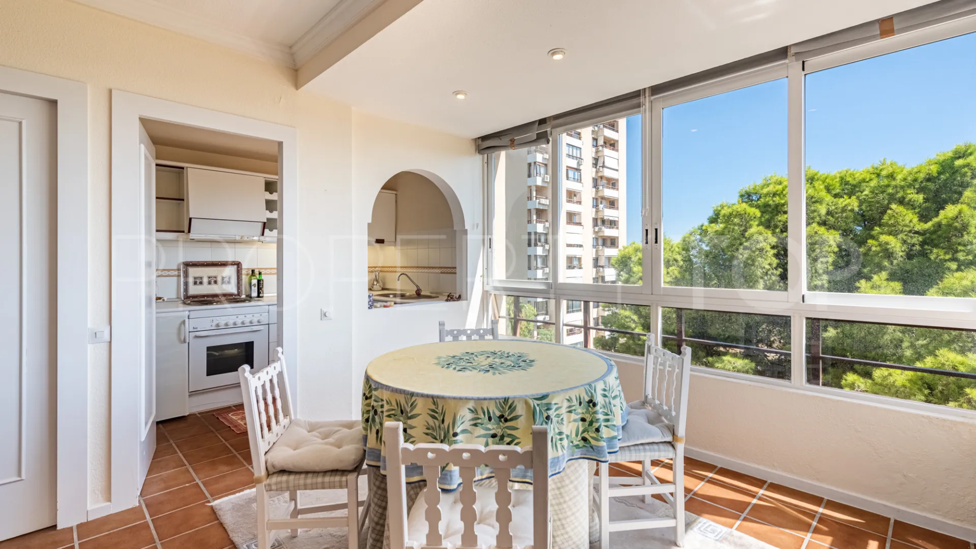 Apartamento en venta en Torres de Aloha de 2 dormitorios