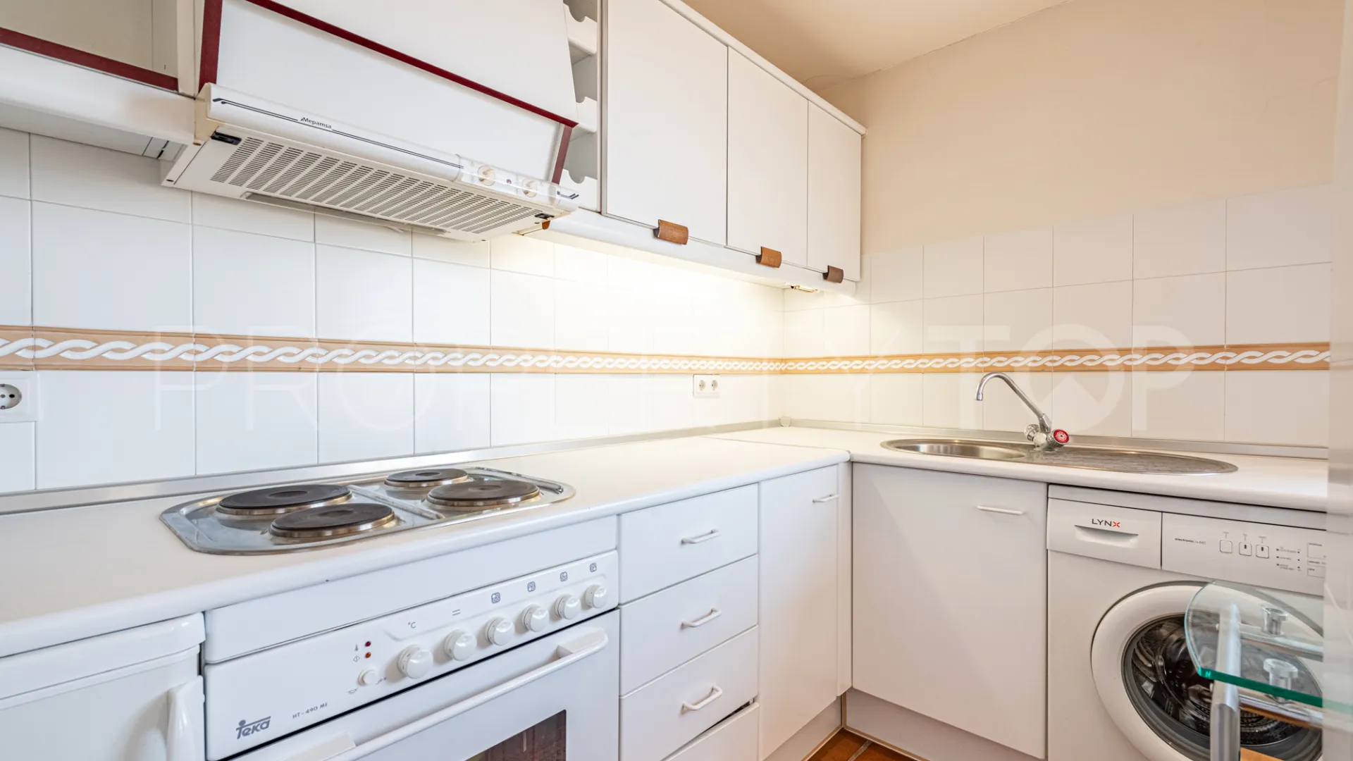 Apartamento en venta en Torres de Aloha de 2 dormitorios