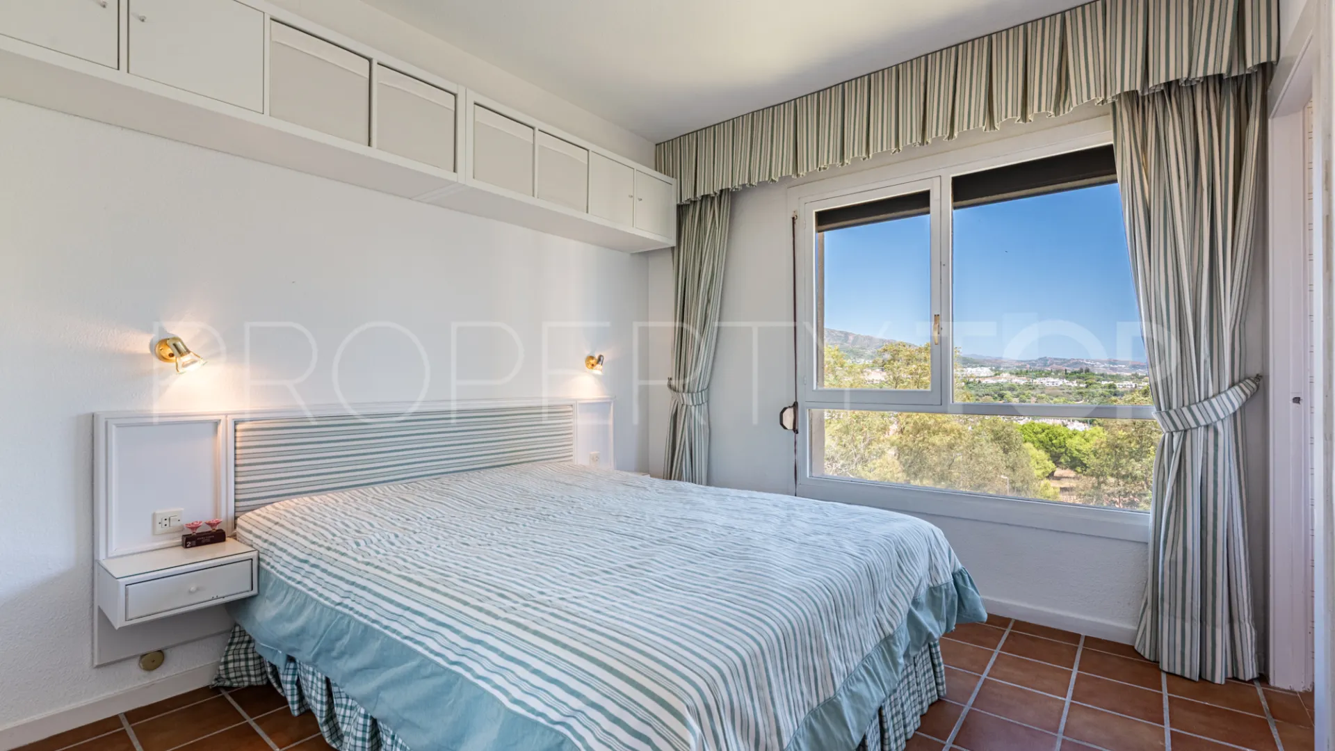 Apartamento en venta en Torres de Aloha de 2 dormitorios