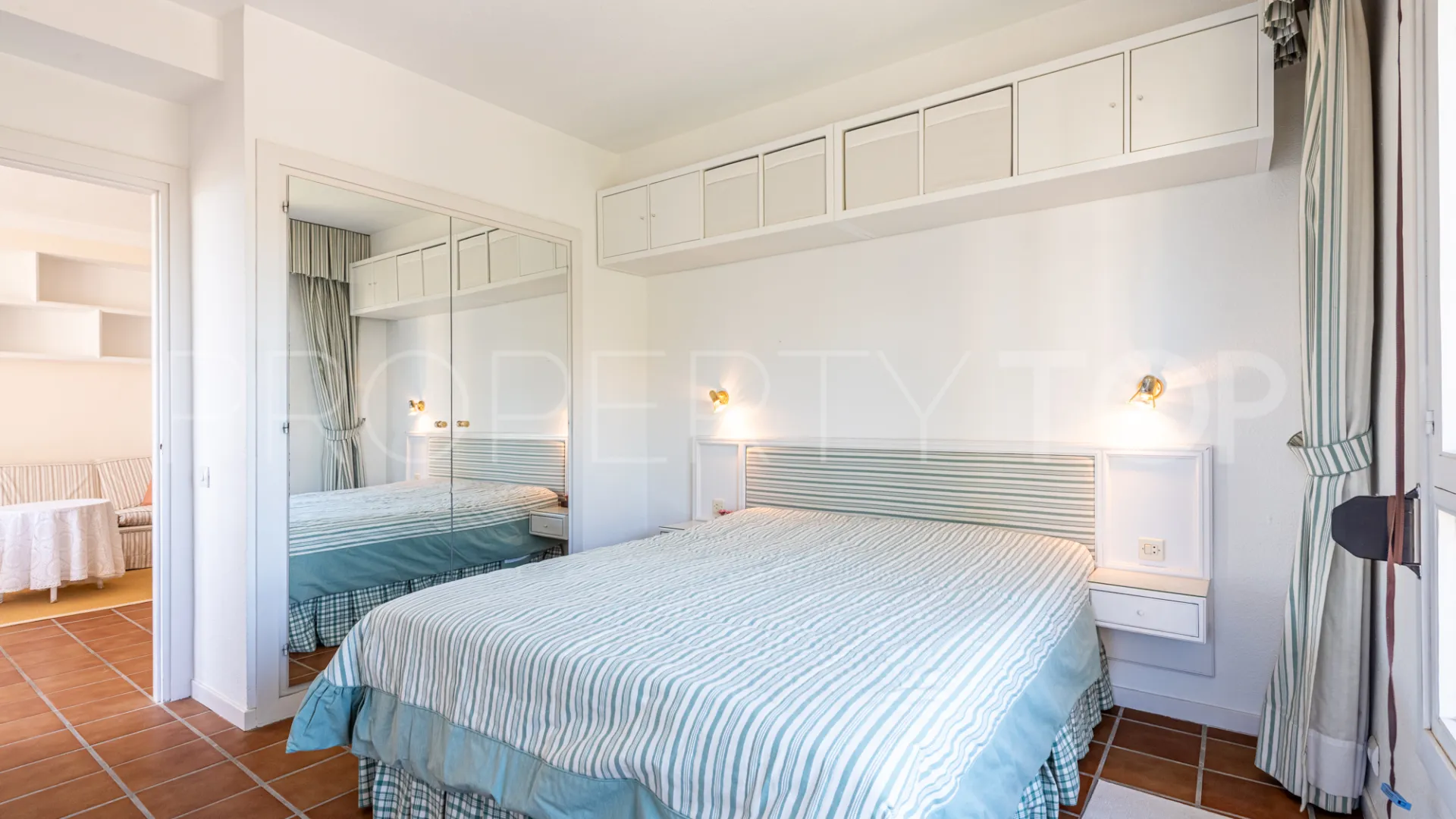 Apartamento en venta en Torres de Aloha de 2 dormitorios