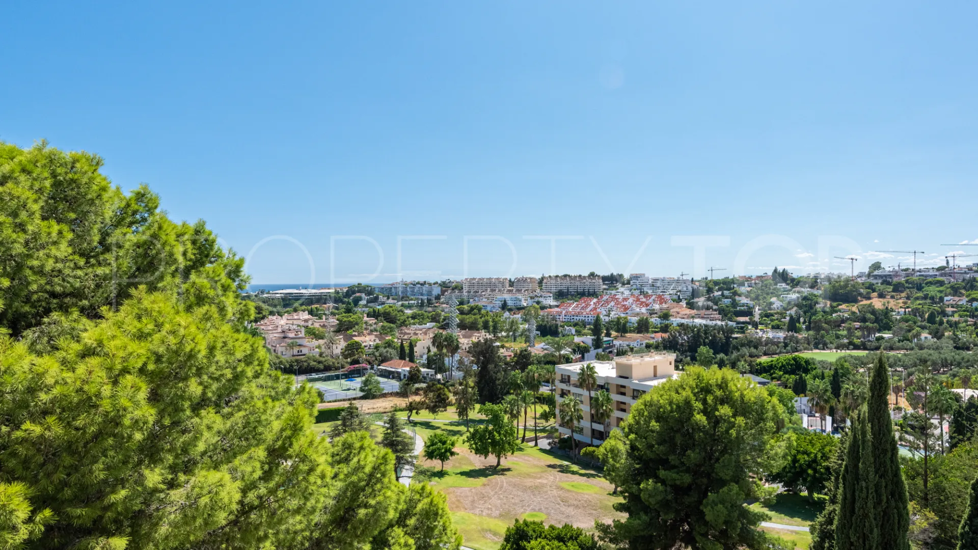 Apartamento en venta en Torres de Aloha de 2 dormitorios