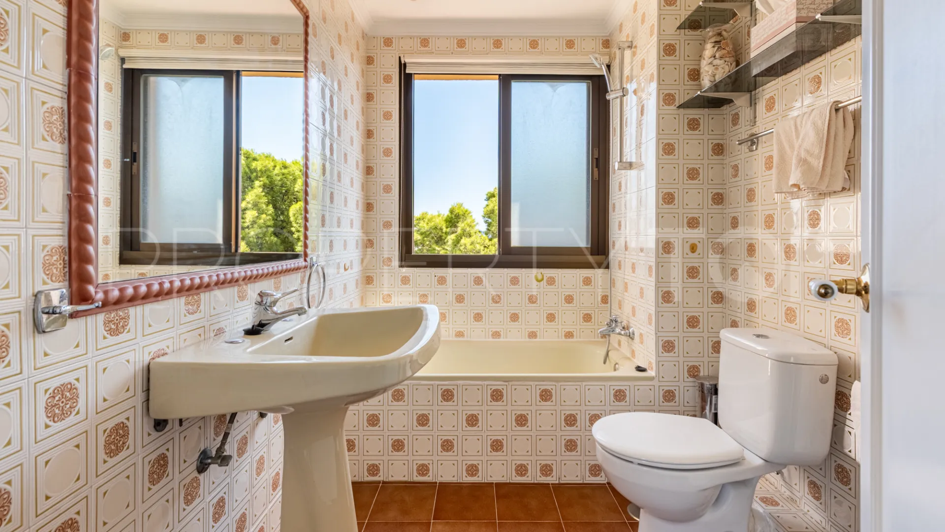 Apartamento en venta en Torres de Aloha de 2 dormitorios
