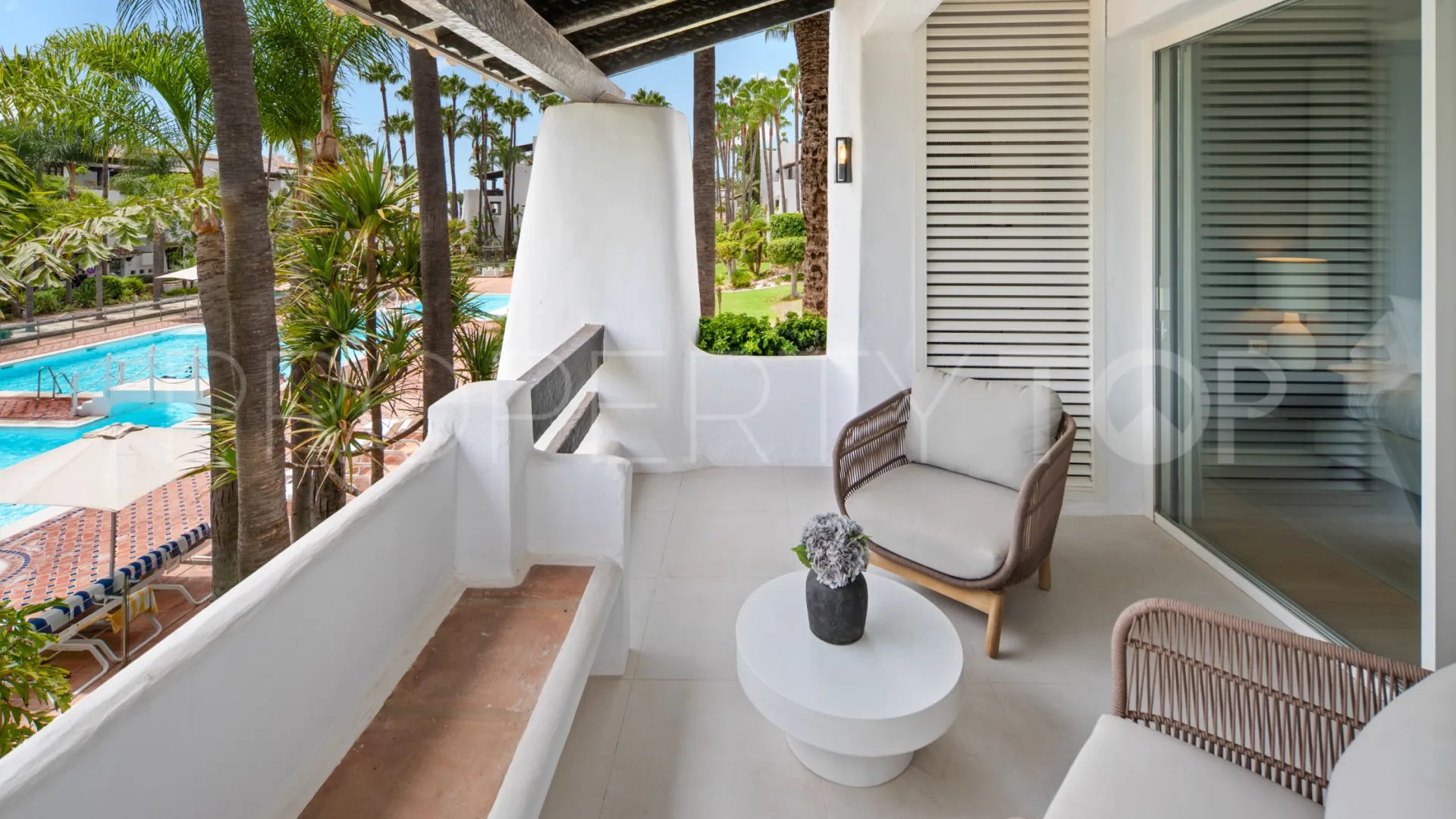 Buy Marina Puente Romano apartment