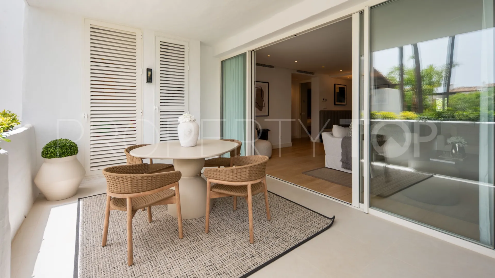 Buy Marina Puente Romano apartment