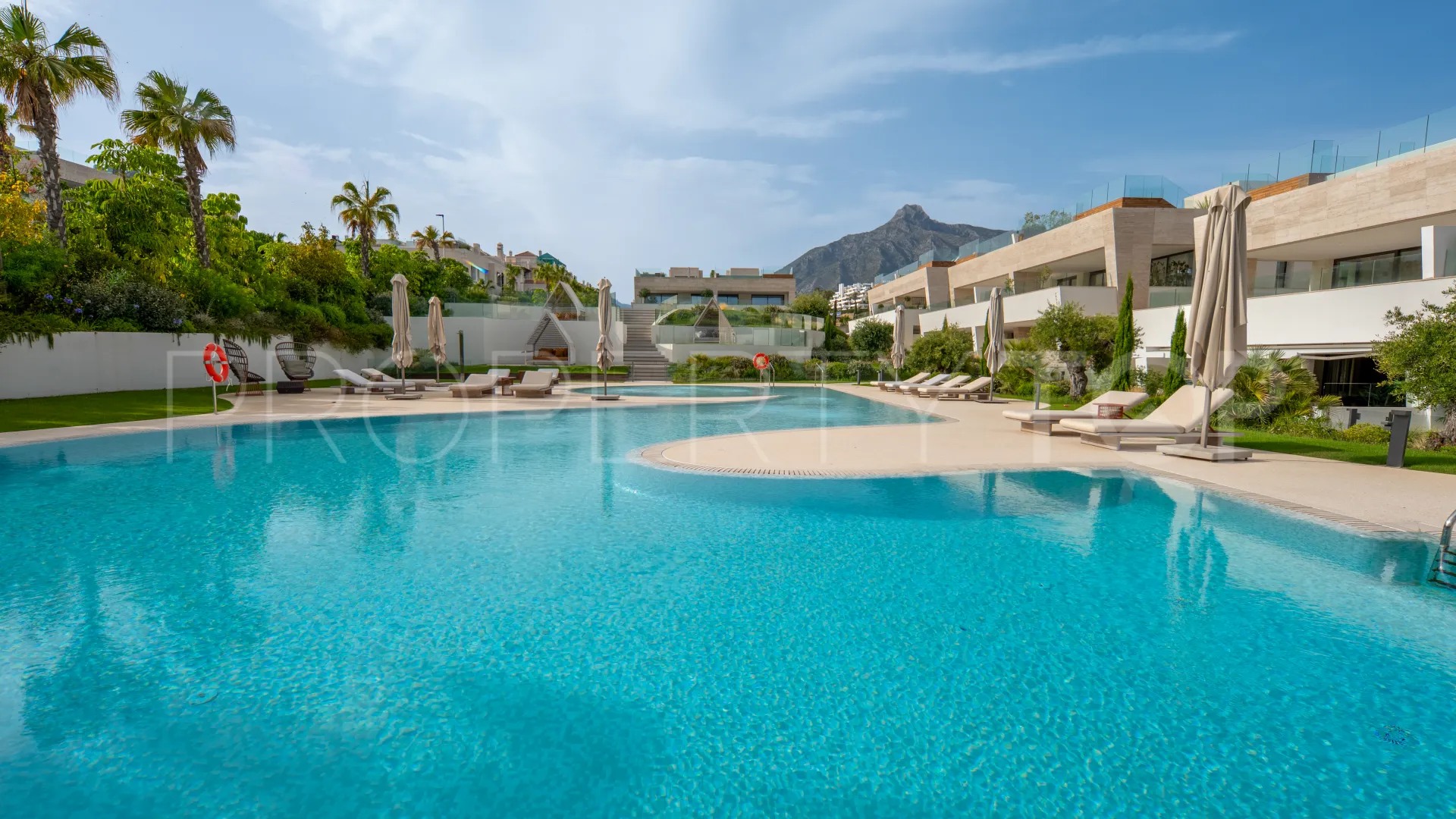 Duplex planta baja en venta en Epic Marbella de 4 dormitorios