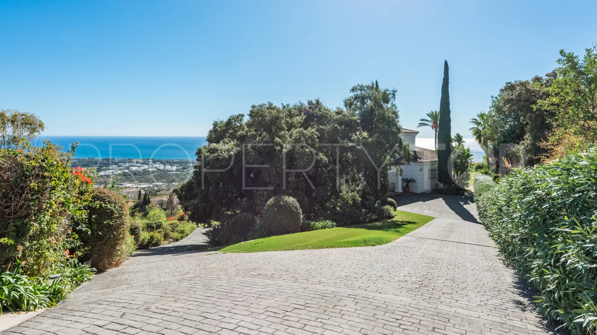 For sale Los Altos de los Monteros villa with 5 bedrooms