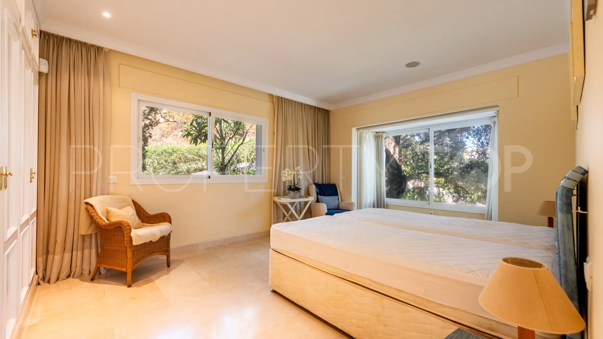 For sale Los Altos de los Monteros villa with 5 bedrooms