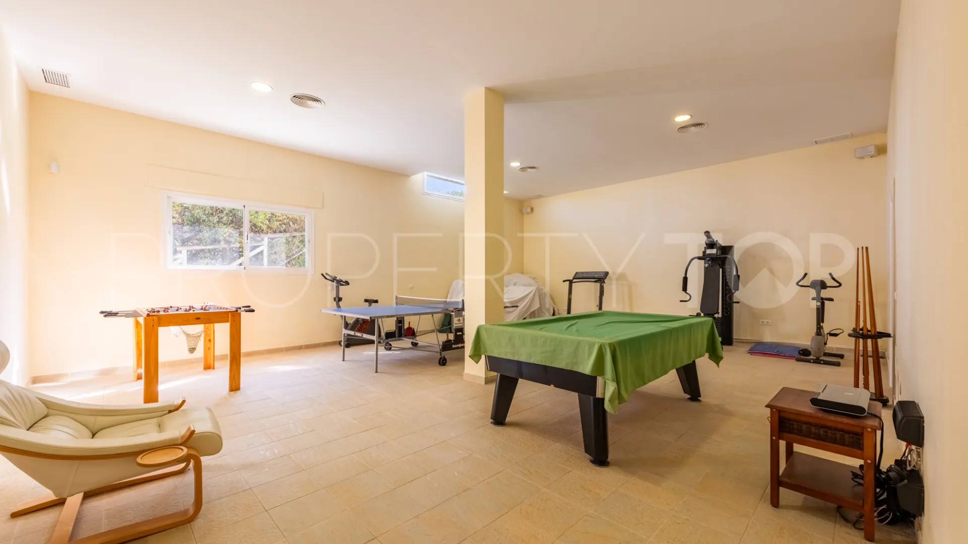 For sale Los Altos de los Monteros villa with 5 bedrooms