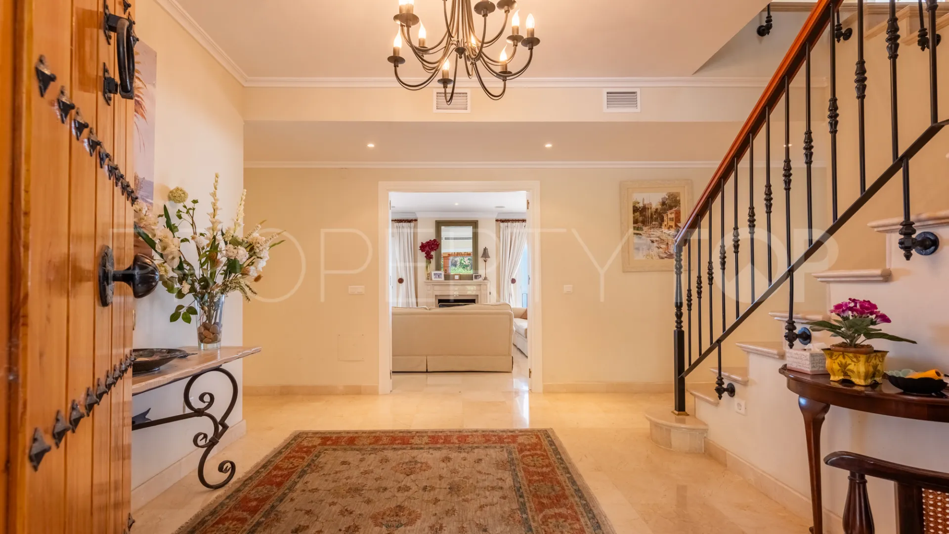 For sale Los Altos de los Monteros villa with 5 bedrooms