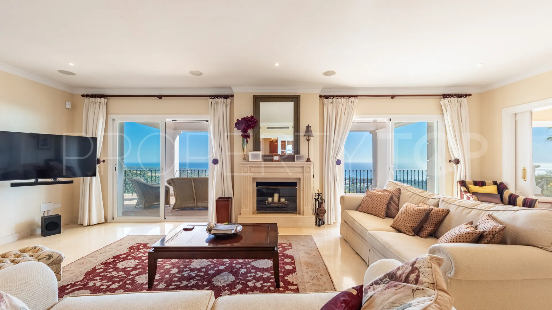 For sale Los Altos de los Monteros villa with 5 bedrooms