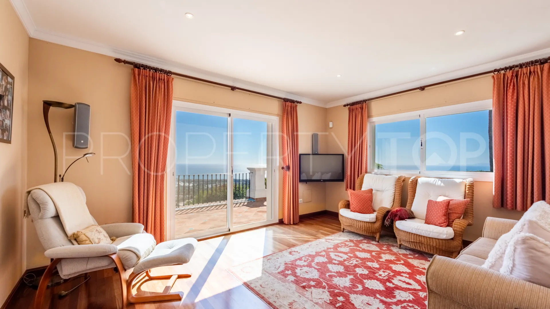For sale Los Altos de los Monteros villa with 5 bedrooms