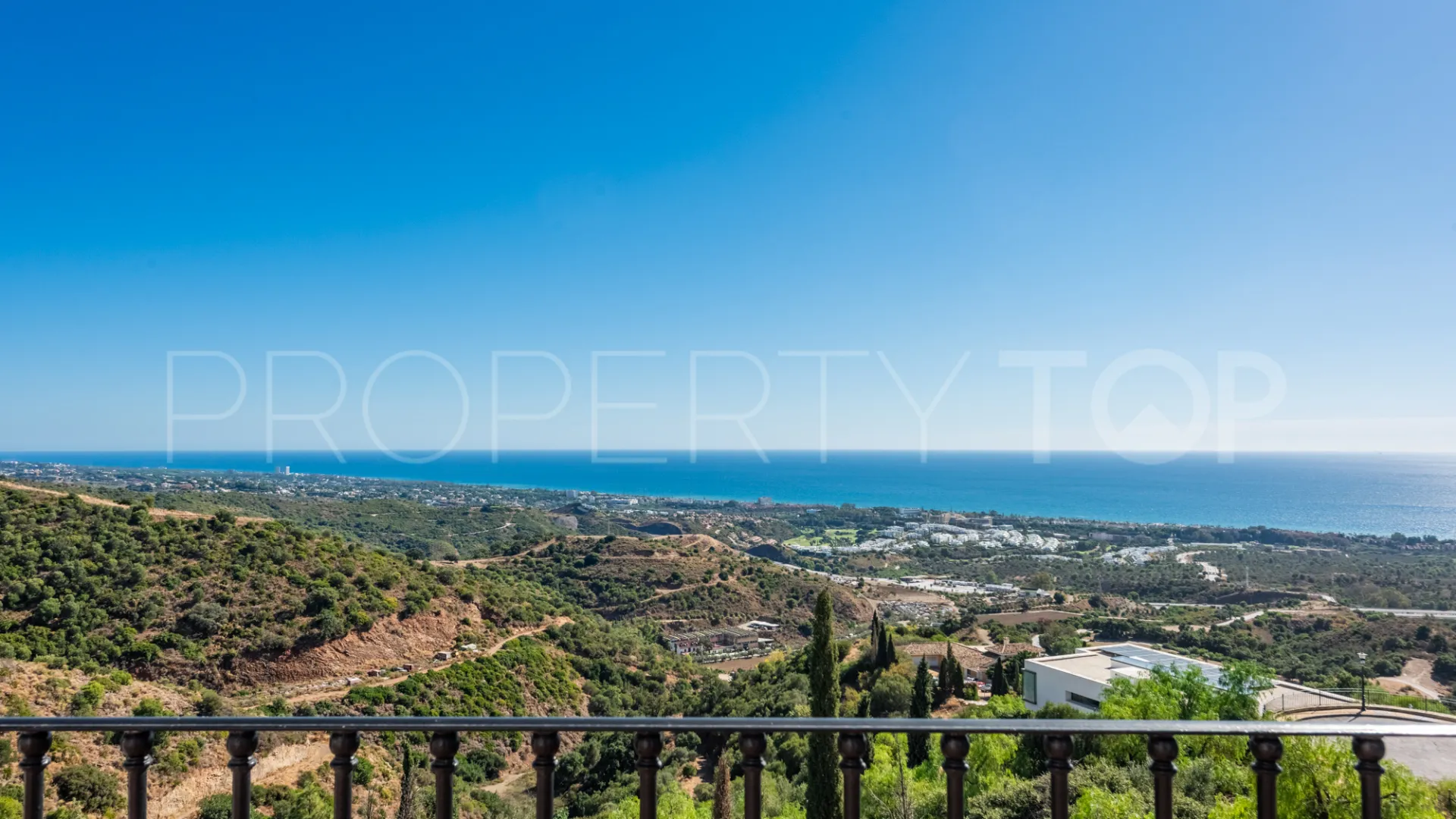 For sale Los Altos de los Monteros villa with 5 bedrooms