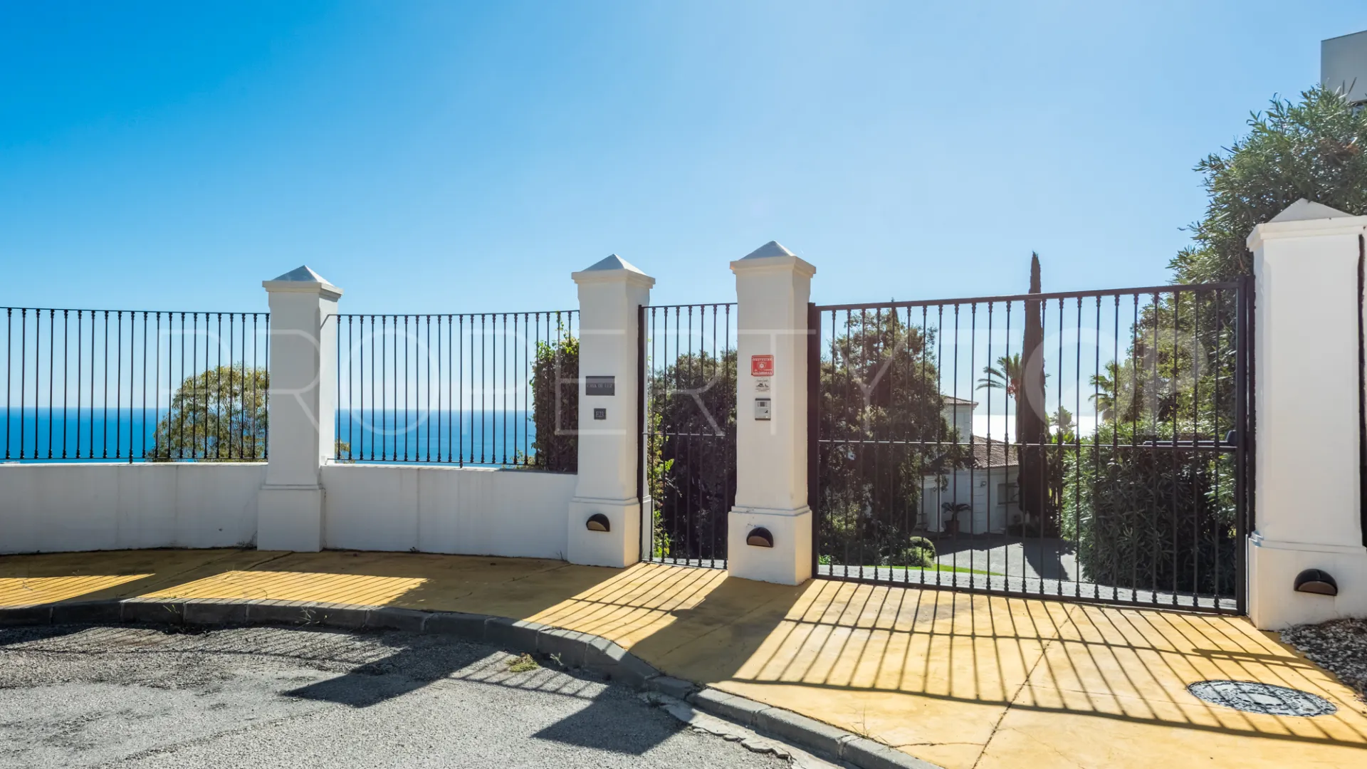 For sale Los Altos de los Monteros villa with 5 bedrooms