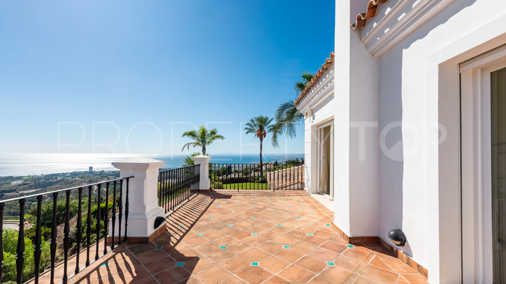 For sale Los Altos de los Monteros villa with 5 bedrooms