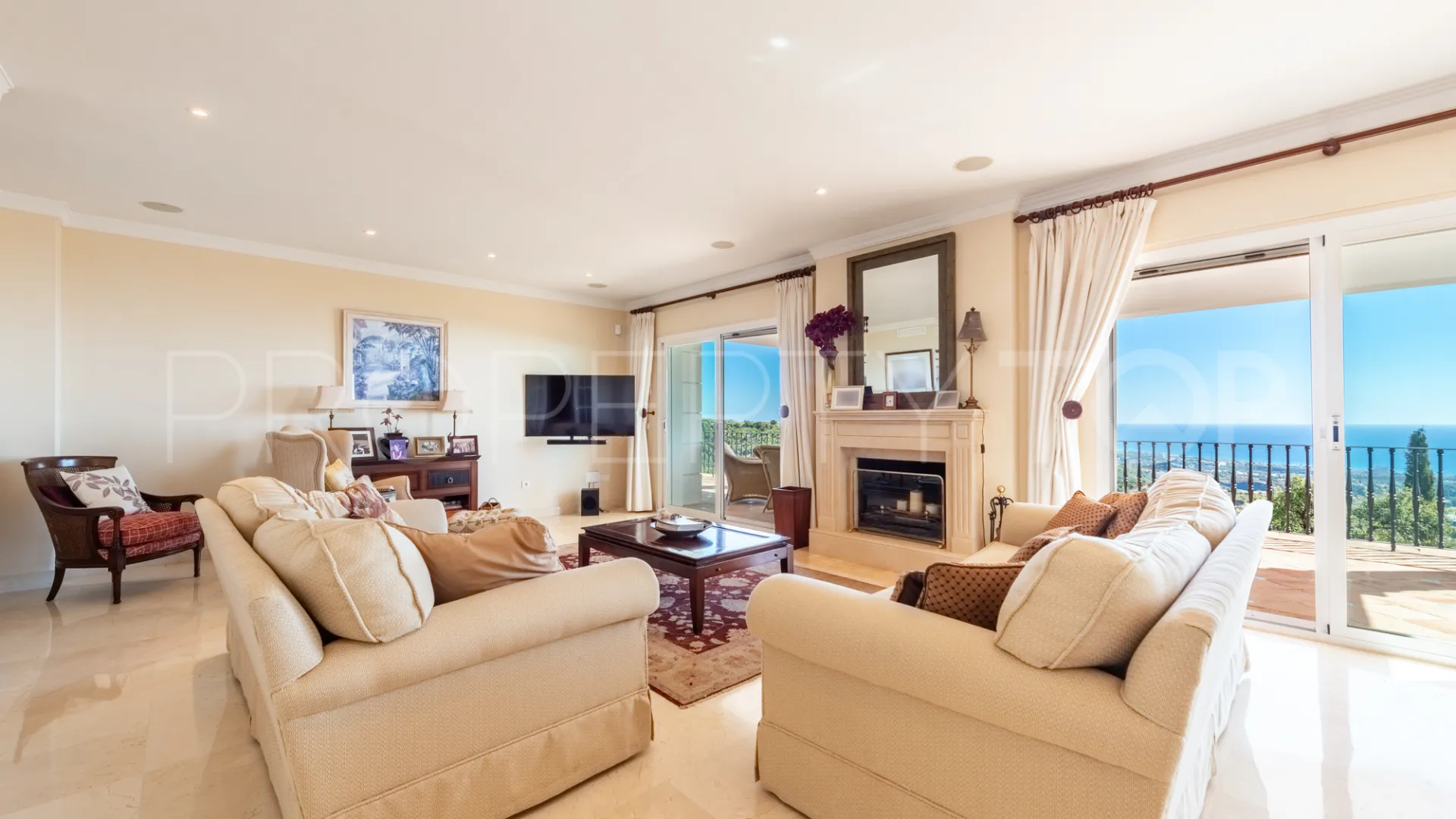 For sale Los Altos de los Monteros villa with 5 bedrooms