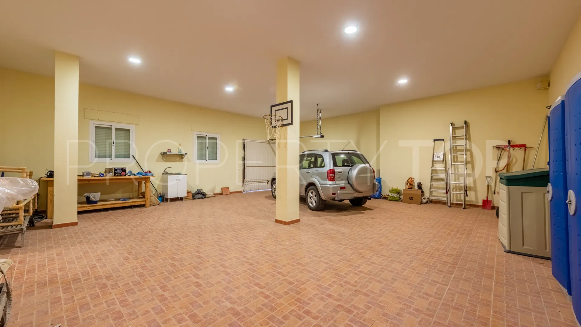 For sale Los Altos de los Monteros villa with 5 bedrooms
