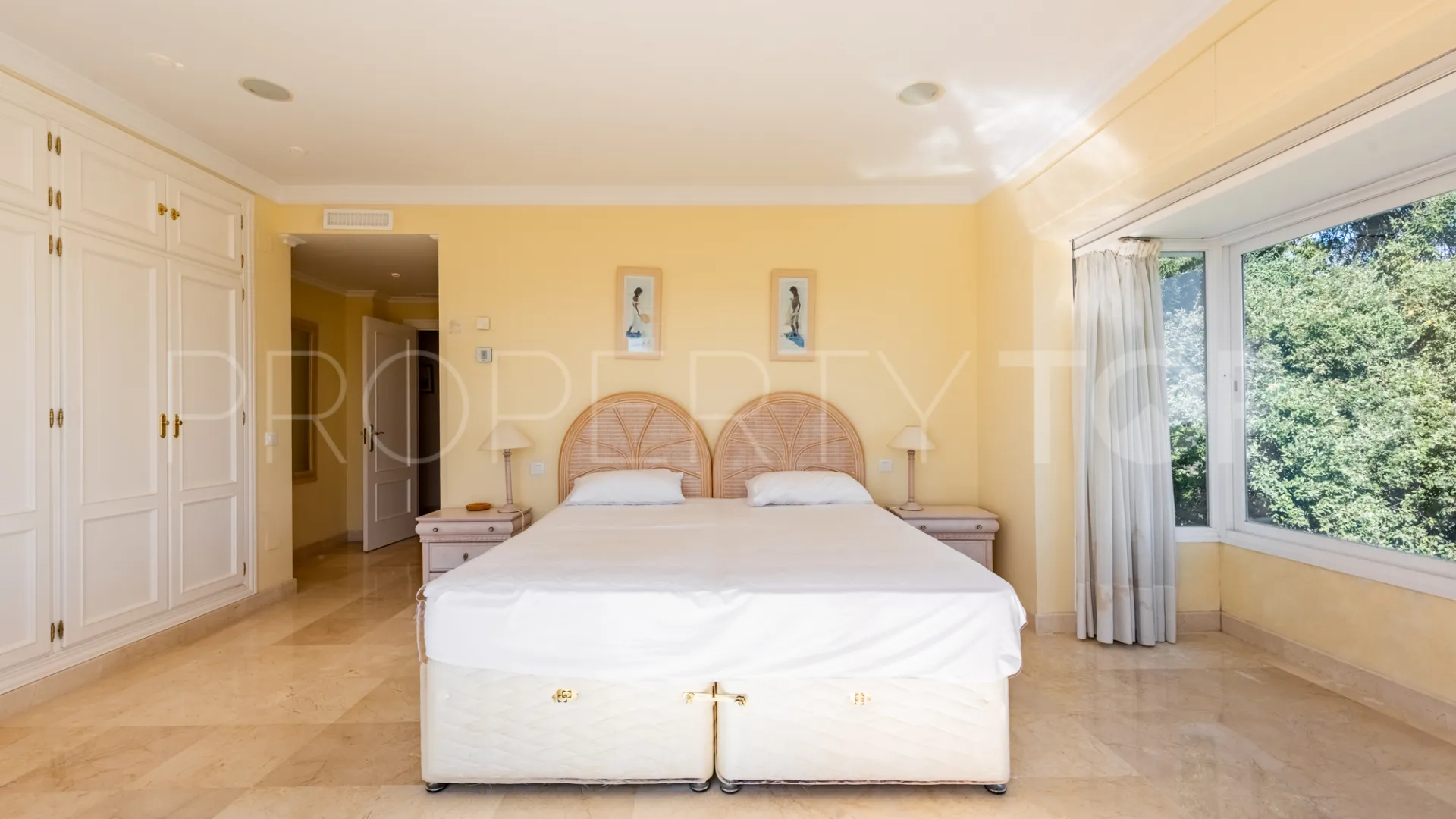 For sale Los Altos de los Monteros villa with 5 bedrooms