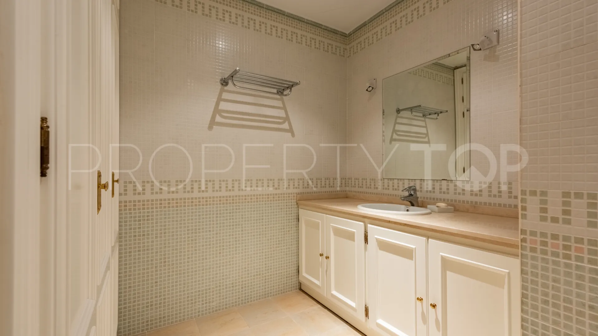 For sale Los Altos de los Monteros villa with 5 bedrooms