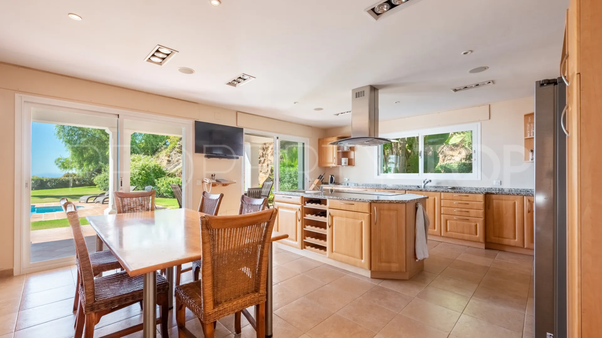 For sale Los Altos de los Monteros villa with 5 bedrooms