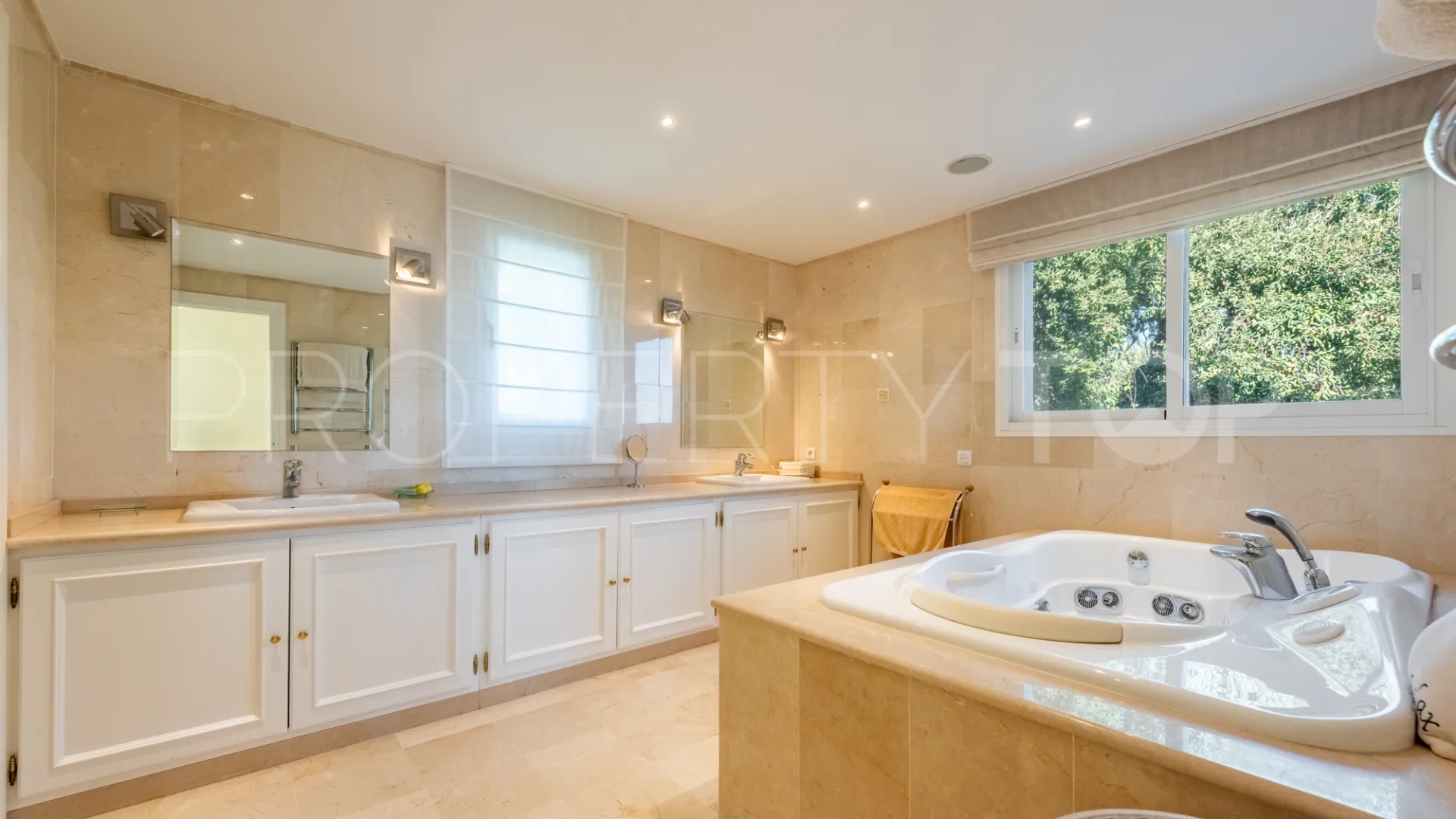 For sale Los Altos de los Monteros villa with 5 bedrooms