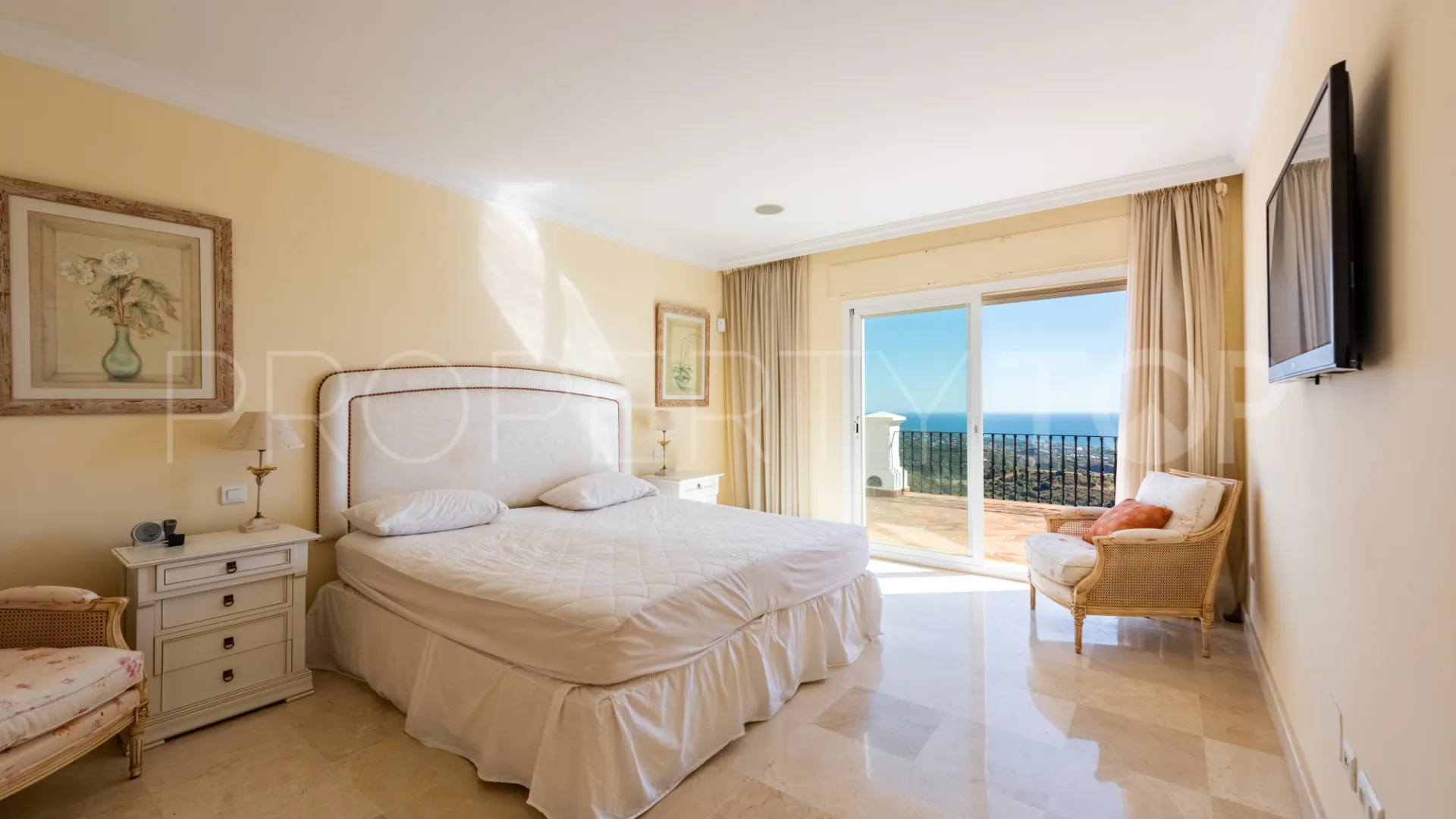 For sale Los Altos de los Monteros villa with 5 bedrooms