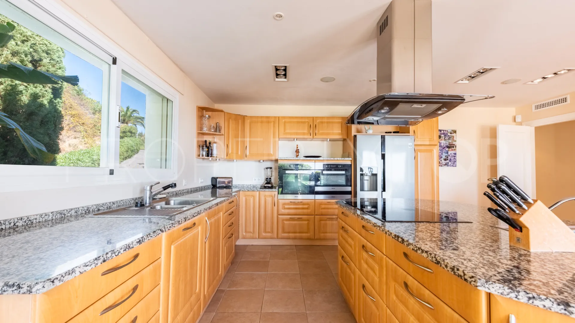 For sale Los Altos de los Monteros villa with 5 bedrooms