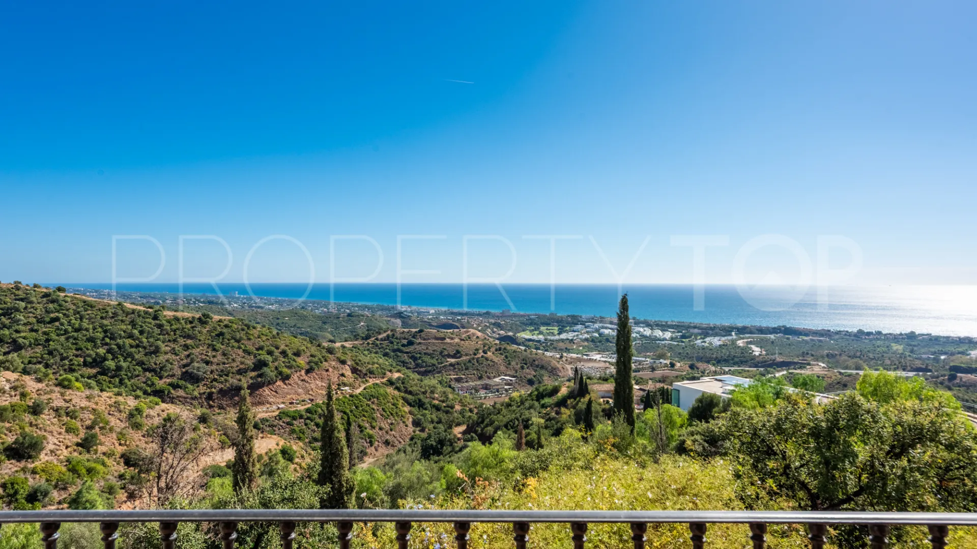 For sale Los Altos de los Monteros villa with 5 bedrooms