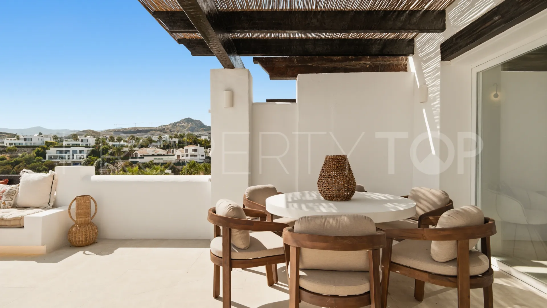 Se vende atico duplex de 3 dormitorios en Lomas del Marqués