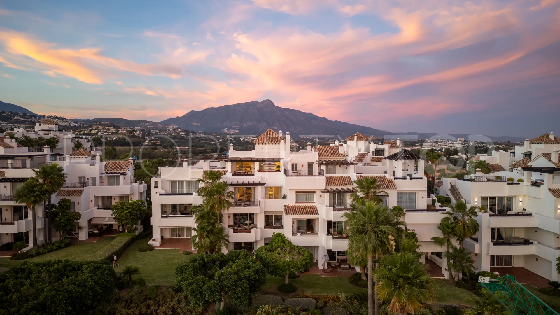 Se vende atico duplex de 3 dormitorios en Lomas del Marqués