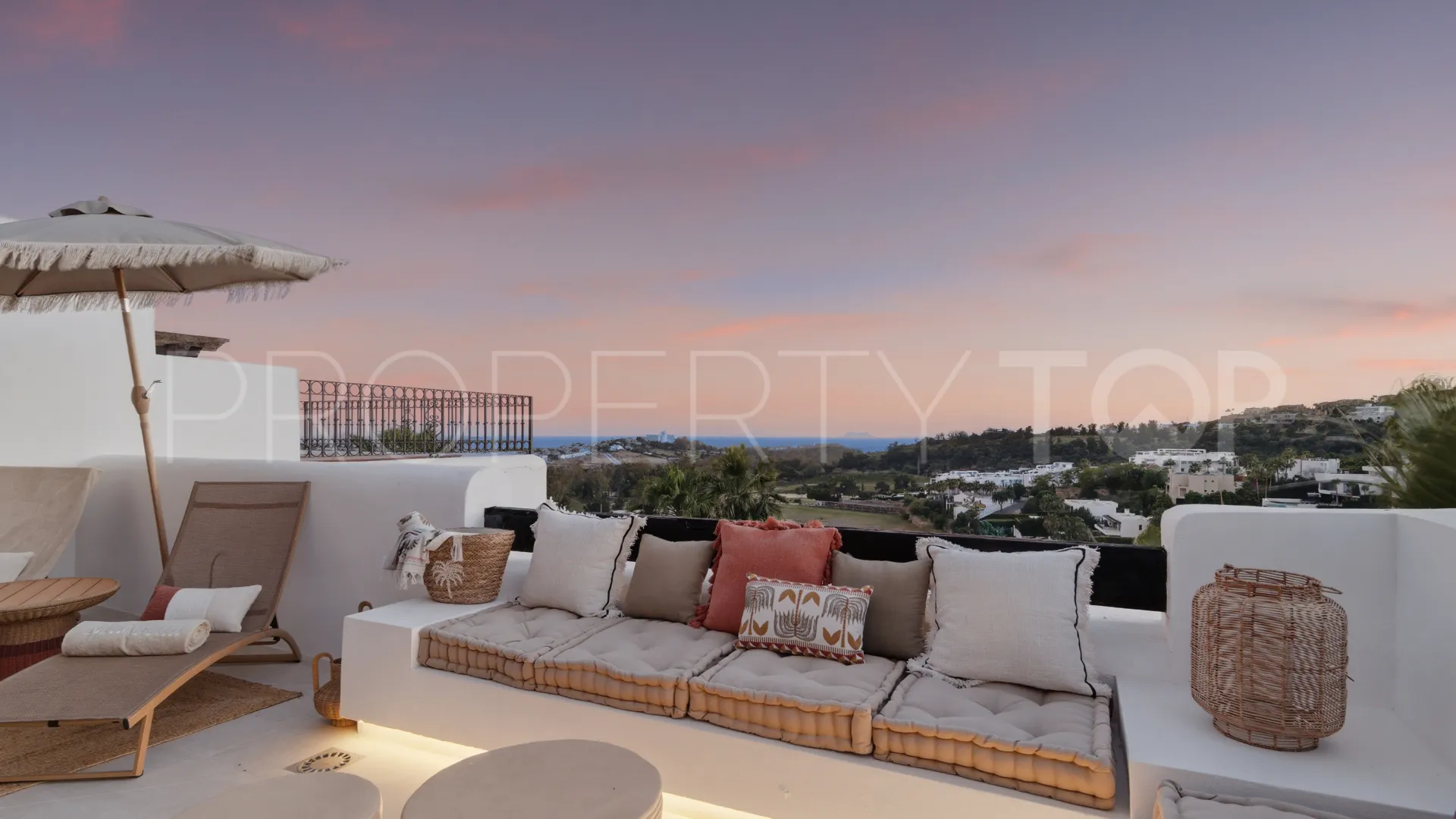 Se vende atico duplex de 3 dormitorios en Lomas del Marqués