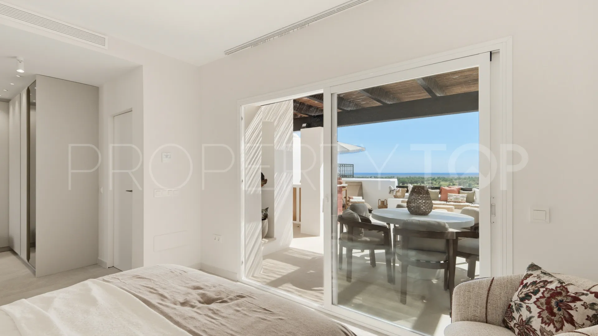 Se vende atico duplex de 3 dormitorios en Lomas del Marqués