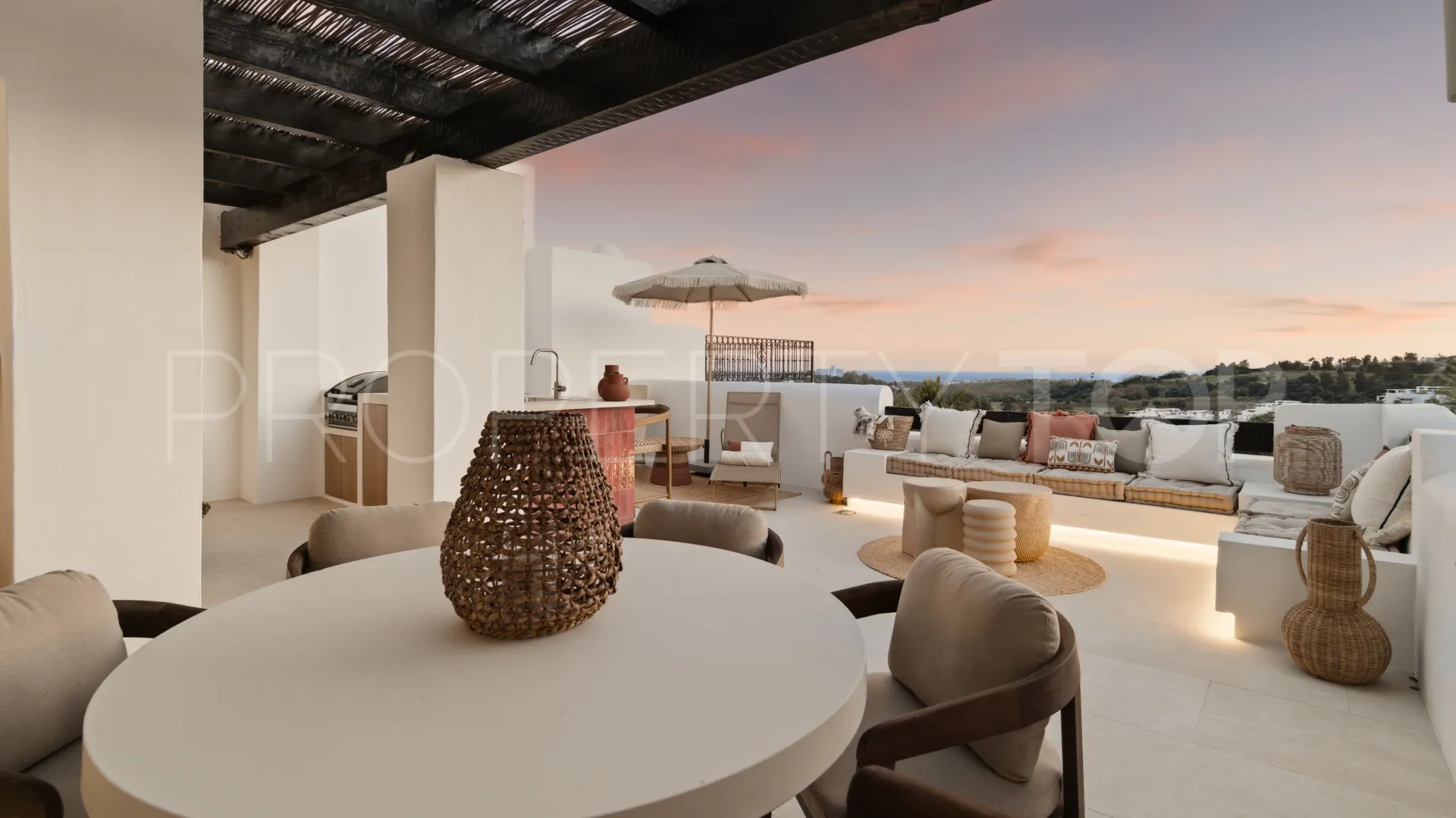 Se vende atico duplex de 3 dormitorios en Lomas del Marqués