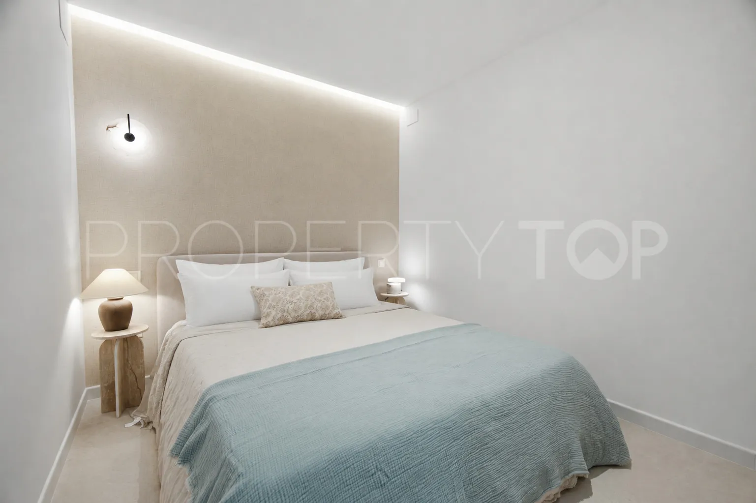 Se vende atico duplex de 3 dormitorios en Lomas del Marqués