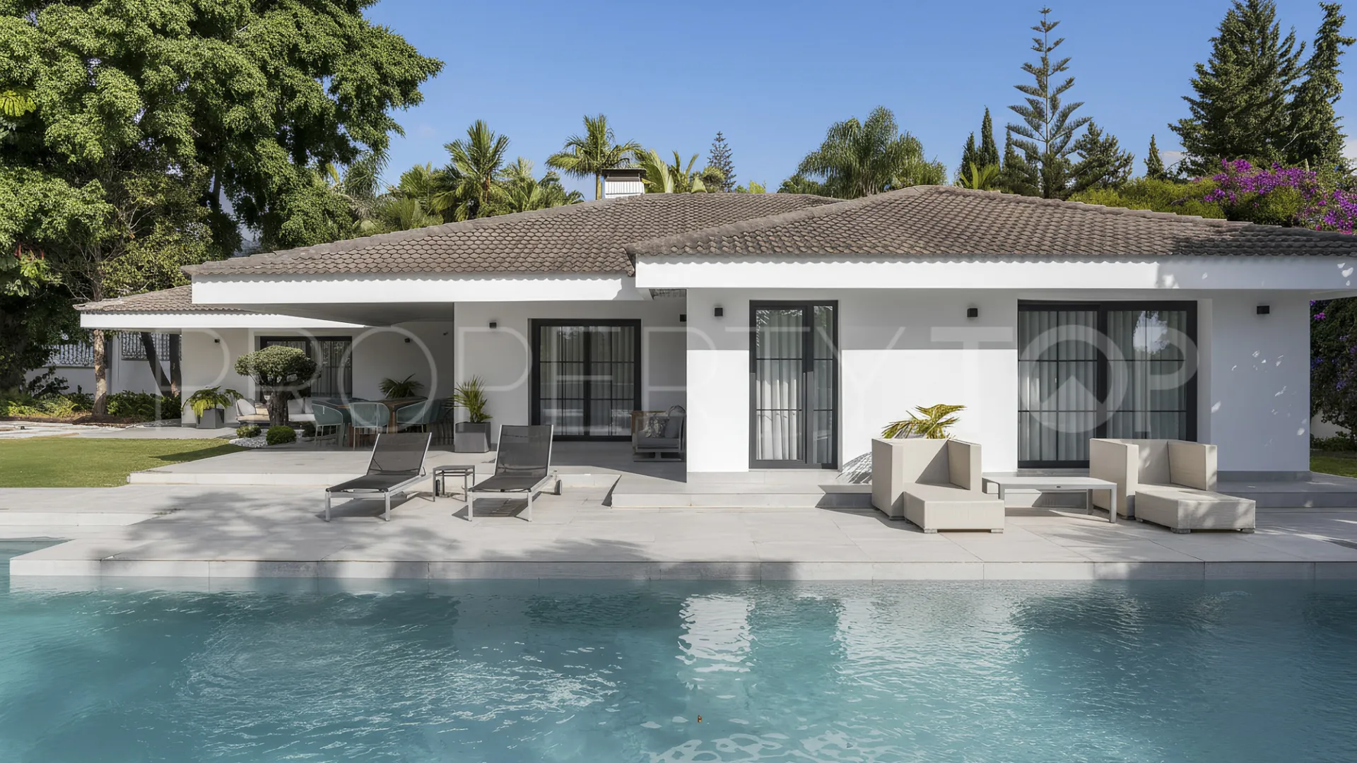 For sale Marbella East villa with 5 bedrooms