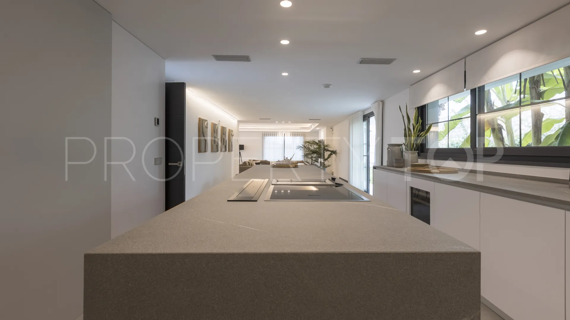 For sale Marbella East villa with 5 bedrooms