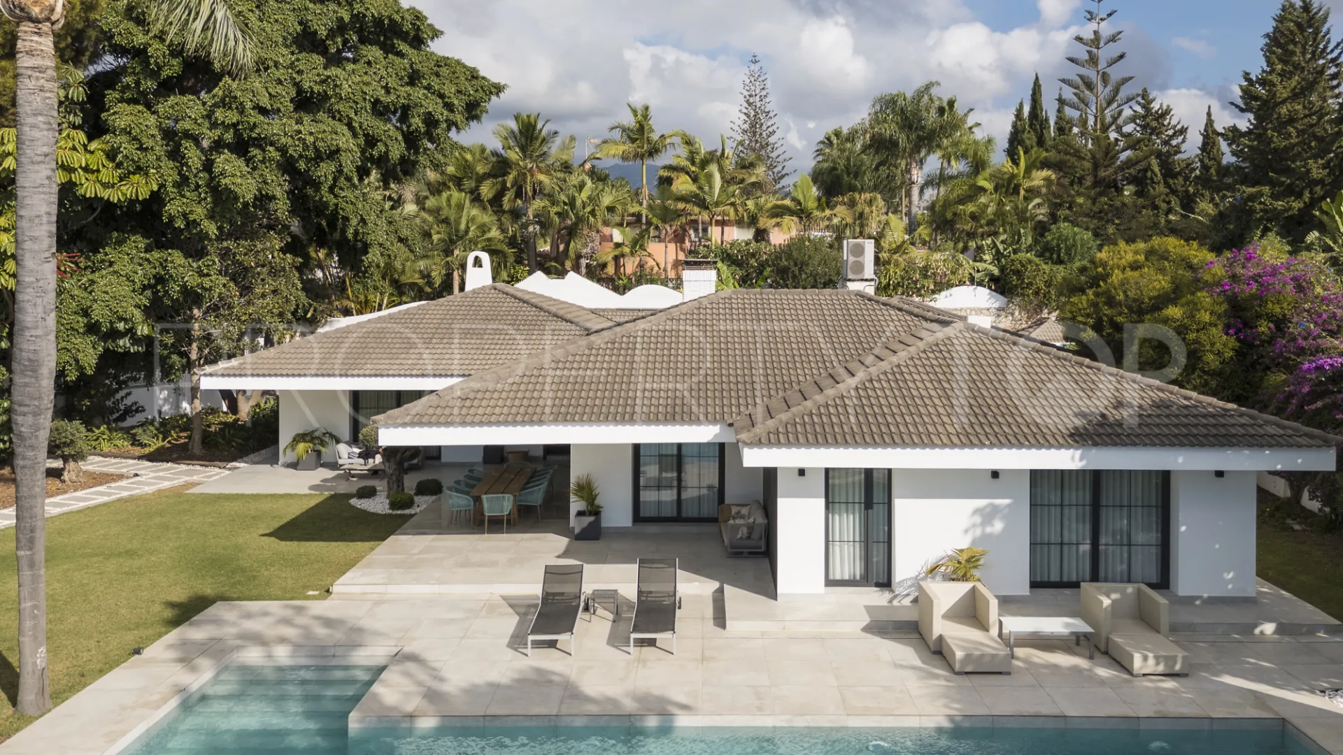 For sale Marbella East villa with 5 bedrooms