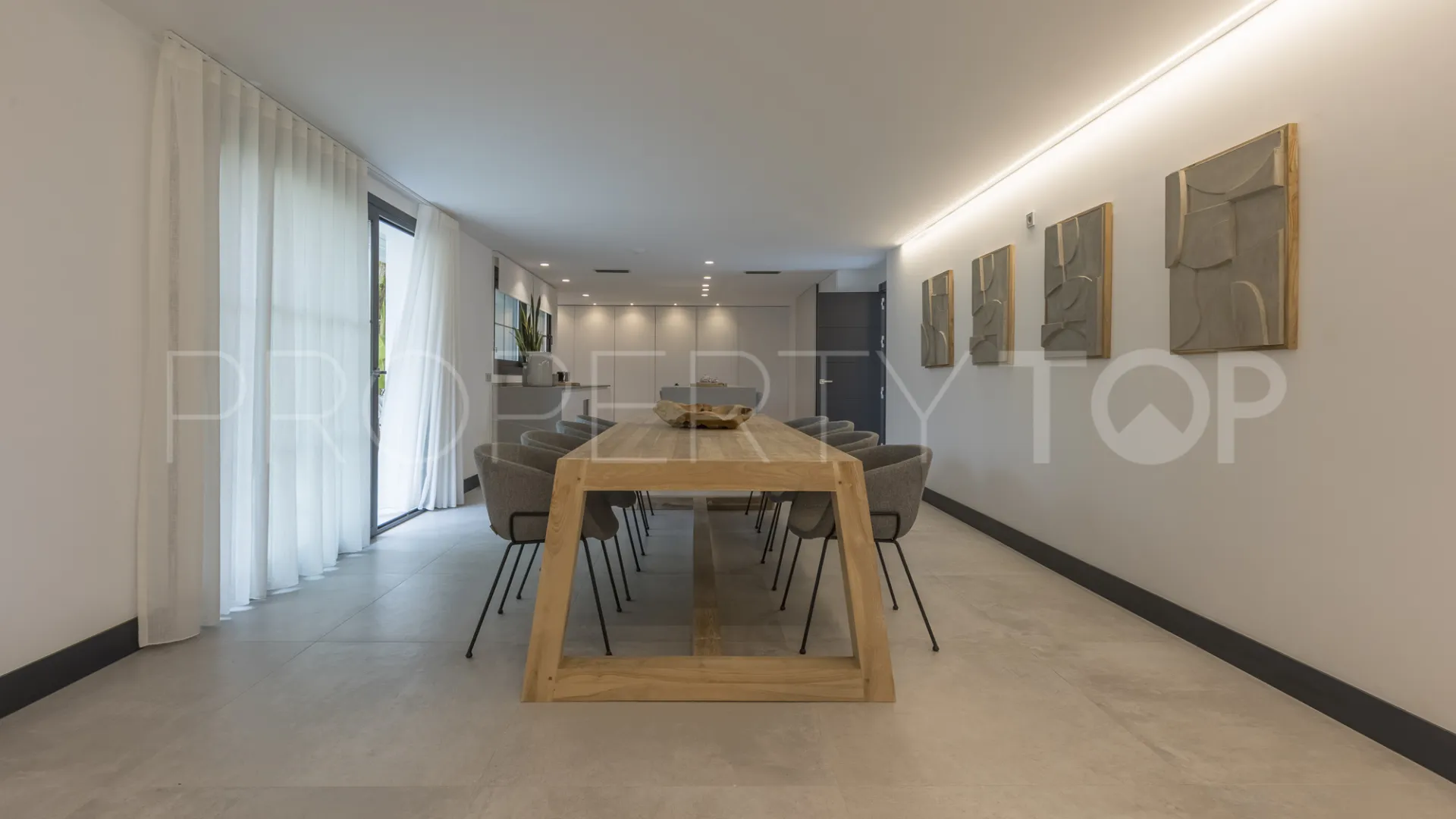 For sale Marbella East villa with 5 bedrooms