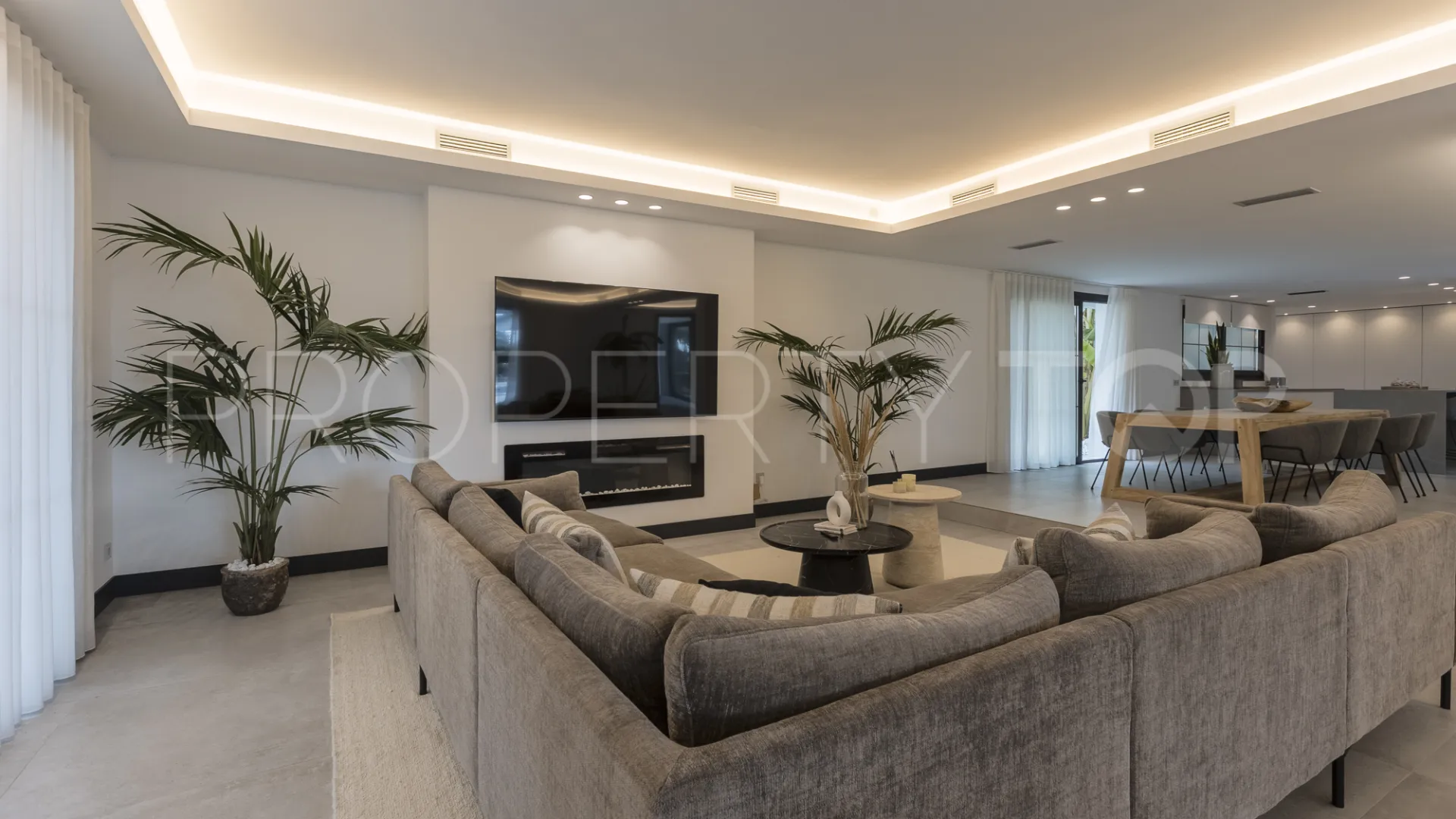For sale Marbella East villa with 5 bedrooms