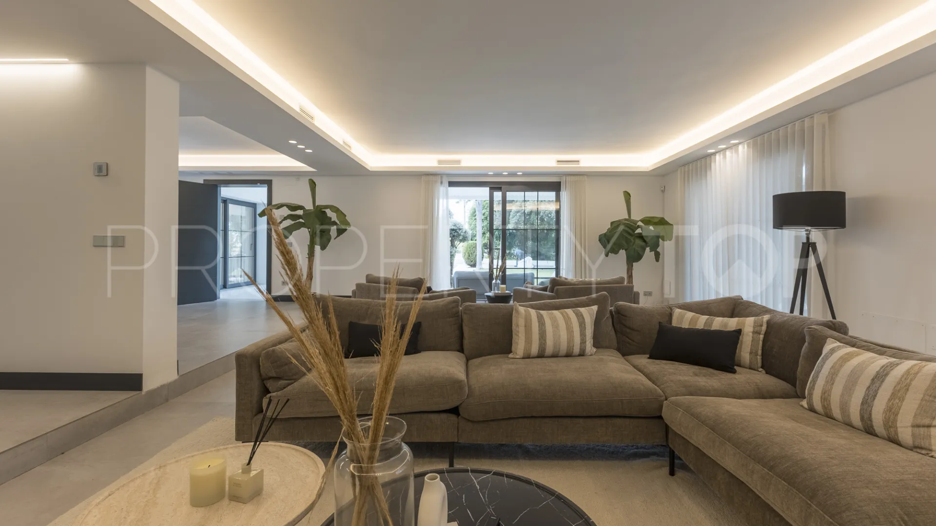 For sale Marbella East villa with 5 bedrooms