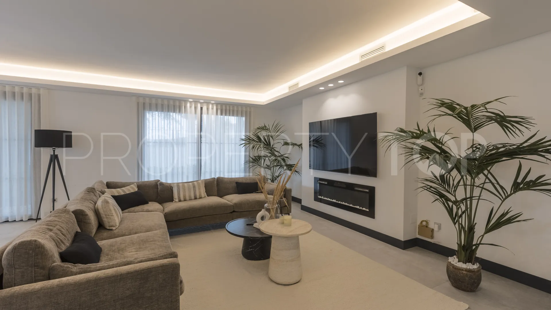 For sale Marbella East villa with 5 bedrooms